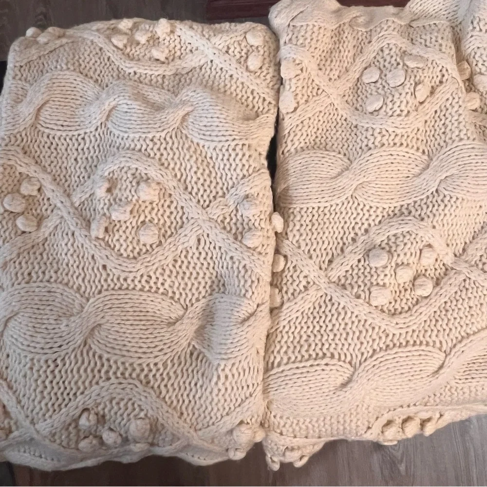 Pottery Barn Cream Sweater Pillow Shams Set, Zipper closure, soft. 2 Shams 16x26